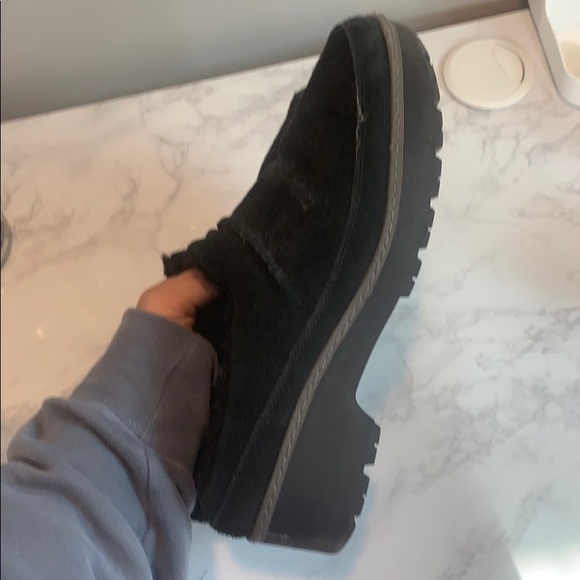 UGG Lynwood Clog - Picture 2 of 3